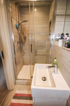 EN-SUITE SHOWER ROOM- click for photo gallery